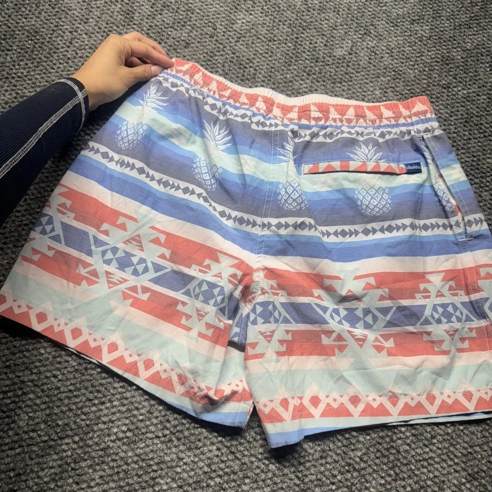 Chubbies Swim Trunks Men's M Multicolor Aztec & Pineapple Surfing 5.5